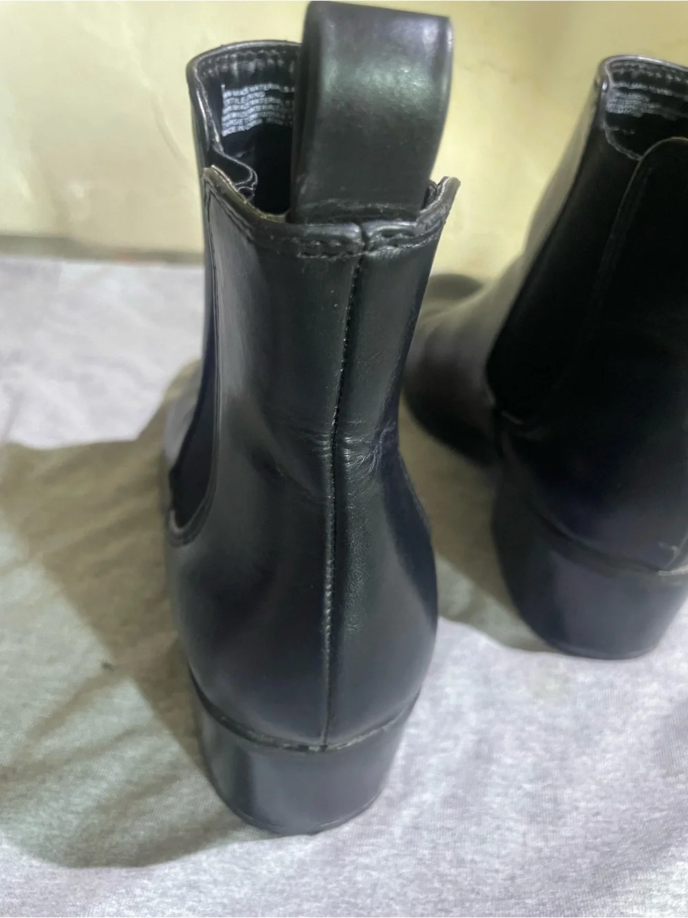 A new day size 7 Men'es Black Leather Chelsea Boots - Classic Slip-On Style